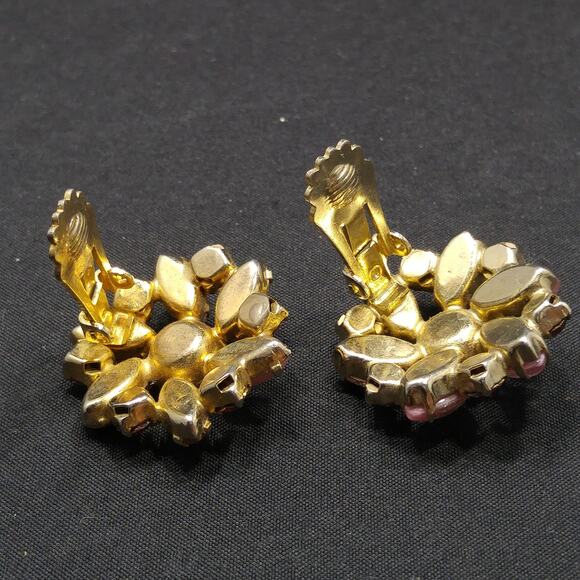 Vintage 1960s Art Glass Pink Rhinestone Clip Earrings, Gold Plated - Picture 8 of 10